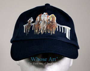 NAVY COLOURED HORSE RACING HAT WITH A PICTURE OF RACEHORSES GALLOPING ON THE FRONT